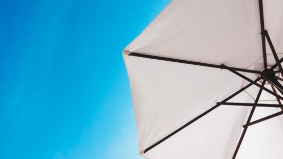 Comment choisir la couleur de son parasol ?